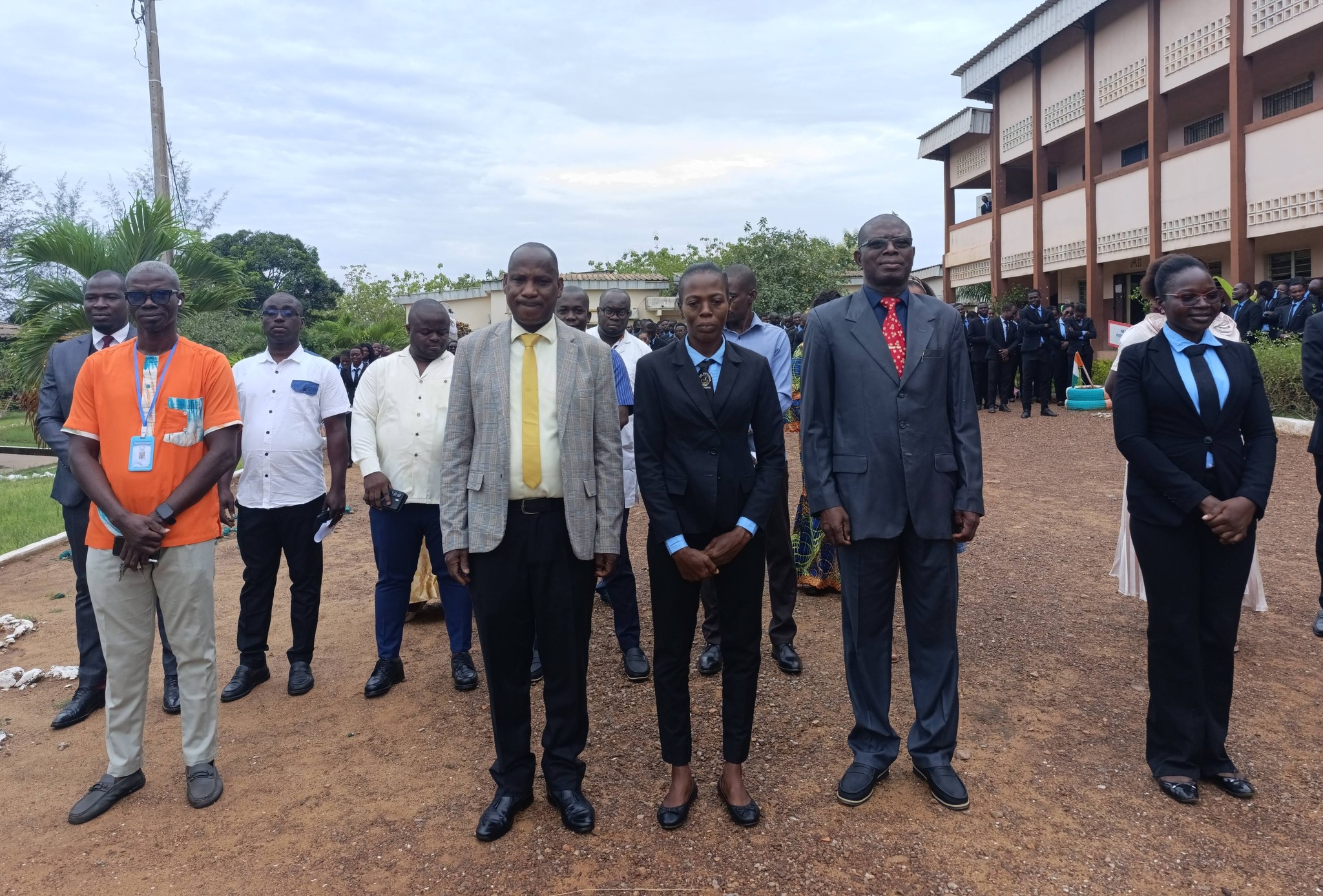 CEREMONIE D'HONNEUR AU DRAPEAU CE LUNDI