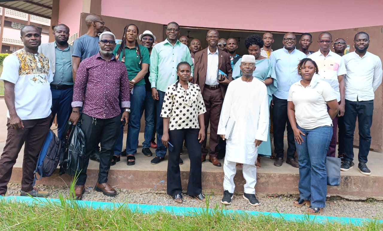 CÉRÉMONIE DE CLÔTURE DE LA MISSION DU SUIVI-RÉMÉDIATION DE LA PRATIQUE DU PNAPAS DANS LES CLASSES DU CE1