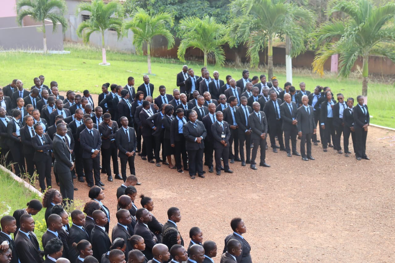 REPRISE DES COURS: CÉRÉMONIE D'HONNEUR À L'EMBLEME NATIONAL