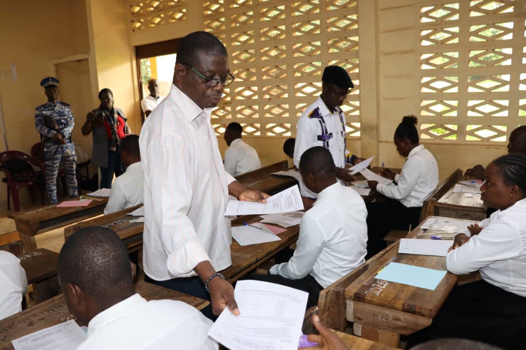 EXAMEN DE FIN DE FORMATION DES ELEVES-MAÎTRES DE LA 10ème PROMOTION